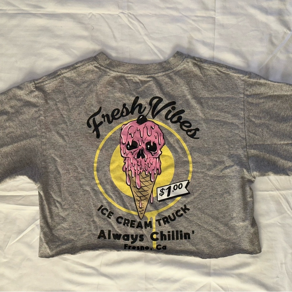 Fresh Vibes Graphic grey cropped tee